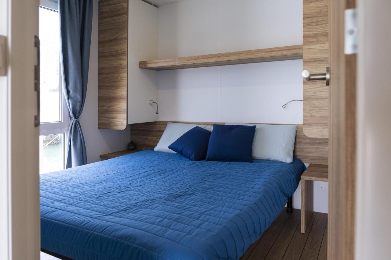 Houseboat Floatart Experience Bisceglie Hotel Luaran gambar